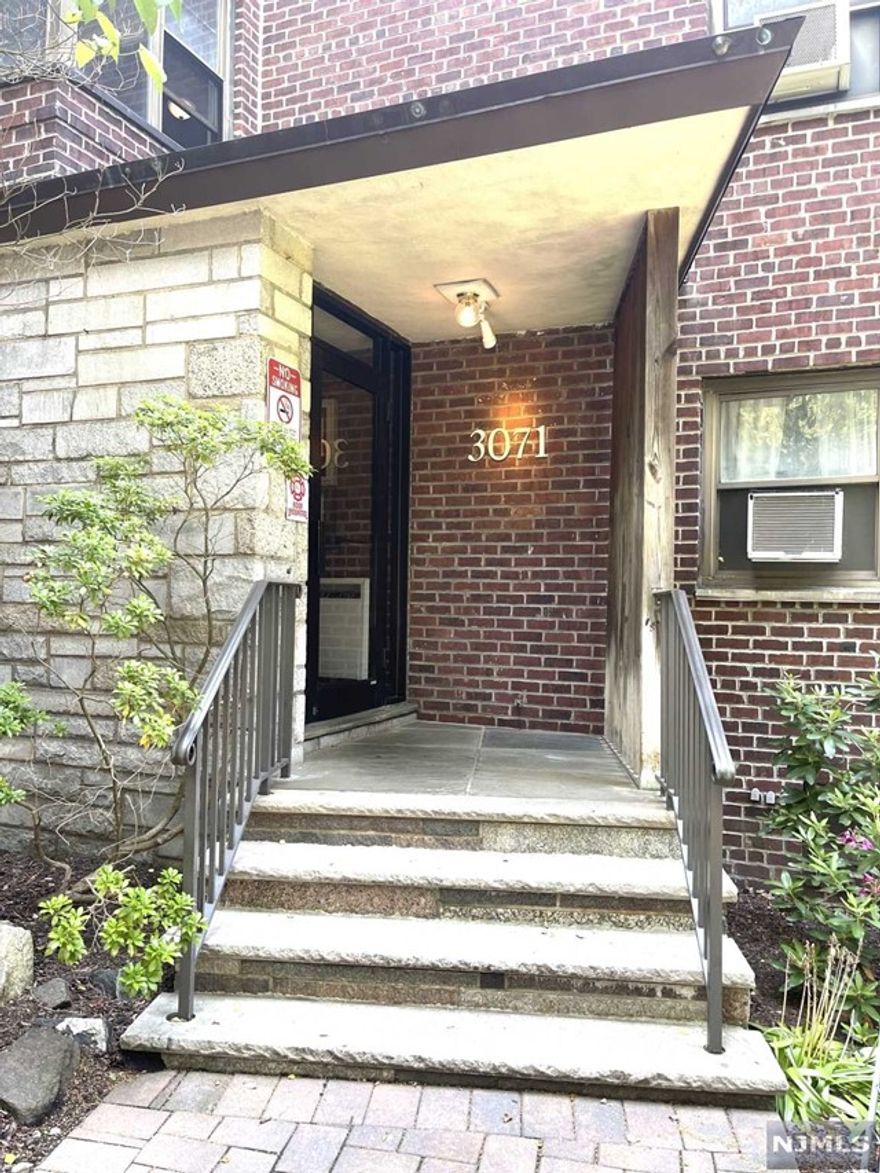 Modern, all renovated, bright and spacious 1 bedroom in a beautifully landscaped 35 acre Linwood Park Complex. Gleaming hardwood floors, new kitchen with ceramic tile back splash and a bar with extra storage space, remodeled marble bath, plenty of closets, new even wall ceilings, new A/C units ( 1 is smart &can be operated with phone app). Conveniently located next to Linwood Plaza Shopping Ctr with stores, pharmacy , restaurants and cafes. Walking distance to School. NYC transport busies to Midtown in front of building. Minutes away from GWB & Major Highways. Maintenance $ 606 - includes heat,hot water,taxes,cable,parking. 20% down payment and 3:1 ratio