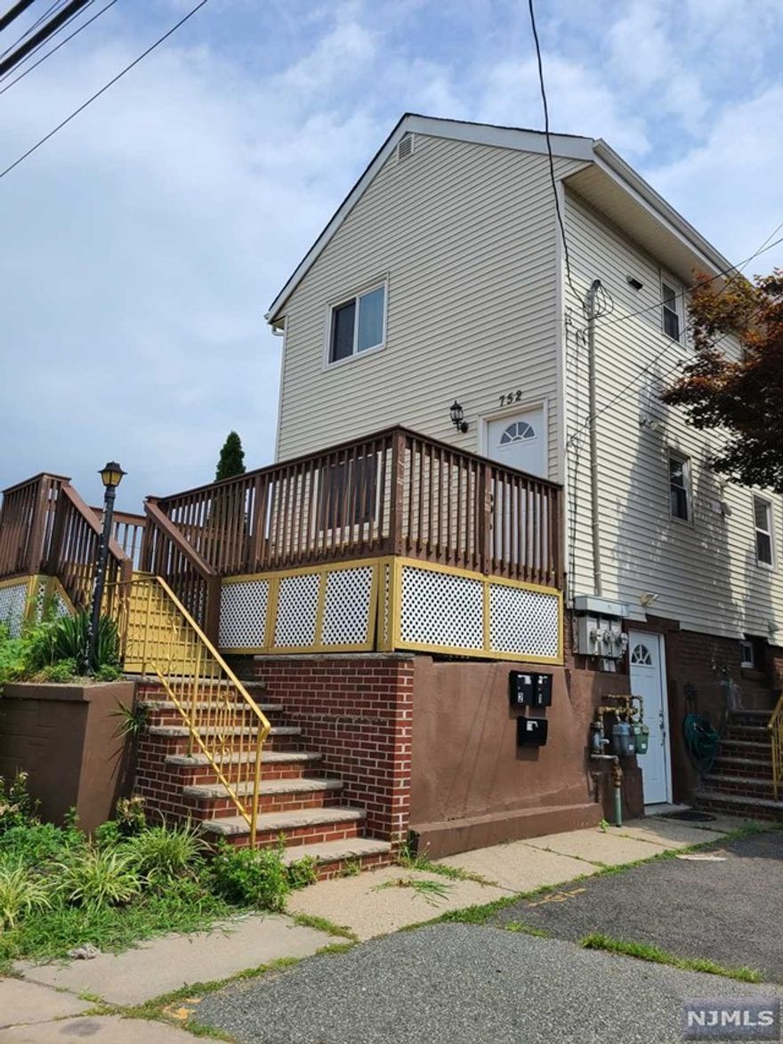 RECENTLY RENOVATED APT. REFINISHED HARDWOOD FLOORS. UPDATED KITCHEN, UPDATED BATHROOM, LIVING/DINING ROOM COMBO. TENANTS HAVE A LARGE PRIVATE DECK FOR THEIR USE TO ENTERTAIN OR RELAX. LANDLORD IS WILLING TO CONSIDER PETS BASED ON THE BREED/TYPE OF PET LESS THAN 35LBS (PET FEE CHARGE), 1 ASSIGNED PARKING SPOT AVAILABLE. TENANTS ARE RESPONSIBLE FOR THEIR OWN GAS; ELECTRIC; INTERNET; HOT WATER; HEAT; GARBAGE/RECYCLE TO THE CURB FOR PICK UP and SNOW REMOVAL OFF DECK. DUE AT LEASE SIGNING: (3.5 X $1,800) FIRST MONTH RENT, 1.5 MONTHS RENT SECURITY DEPOSIT, 1 MONTH BROKER FEE.