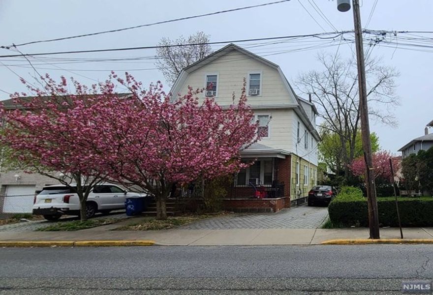 Super convenient, safe and quiet neighborhood in Fort Lee. 2+1 beds & 1 Bath on 3rd floor in a legal 3 family house All hard wood floors, Washer/Dryer in unit. One parking space included in rent. Tenant pays all utilities including water. Easy to commute to NYC (15 min), 3 minute walk to a bus stop Convenient to shop, walking distance to grocery stores (H-Mart & ACME), local restaurants. Close to Park and Elementary School (Fort Lee #3)