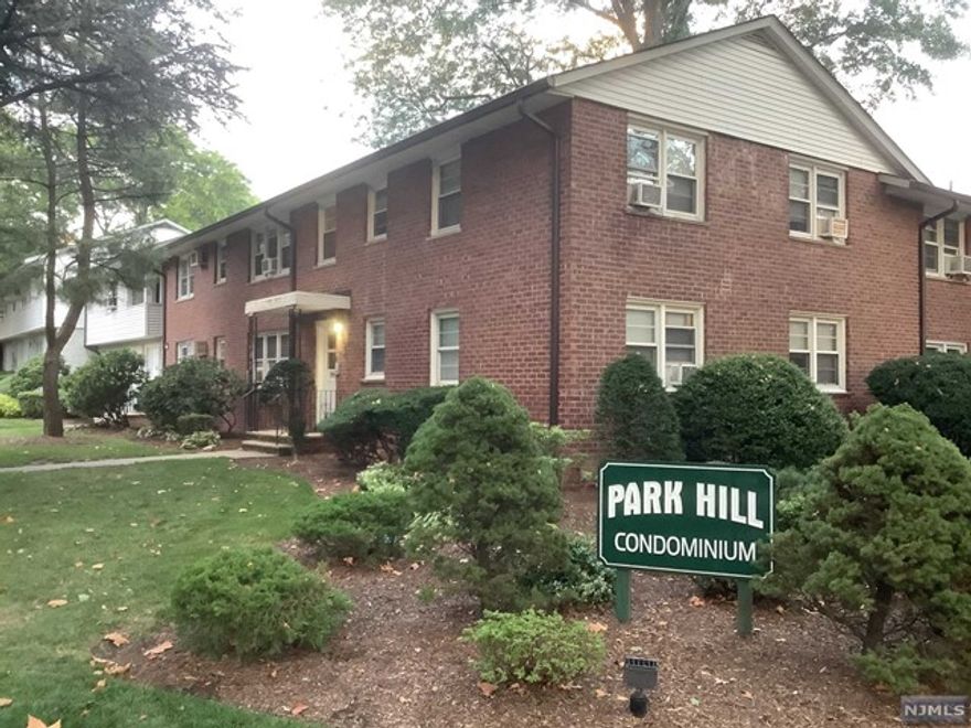 WELL MAINTAINED 1 BEDROOM CONDO UNIT IN PARK HILL COMPLEX. CONVENIENTLY LOCATED IN THE CENTER OF TOWN.HARDWOOD FLOORS.CLOSE PROXIMITY TO SCHOOL, PARK,SHOPPING, NY TRANSPORTATION,HOUSES OF WORSHIP. OWNER HAS NJ RE LICENSE.