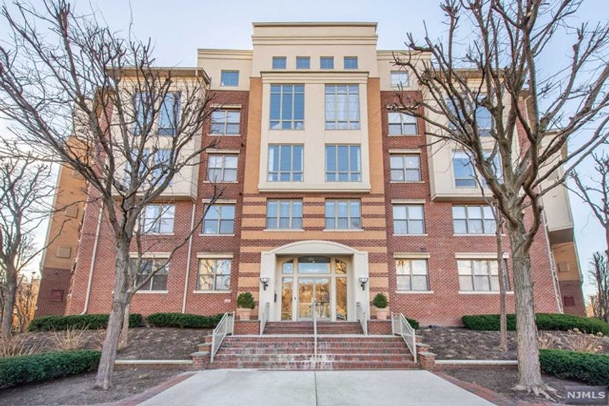 Experience a Luxury Lifestyle located in the highly sought-after Hudson Club community. This 1BR/1Bath Condo has Bamboo Floors throughout with Granite Countertops and s/s appliances. Floor to ceiling windows offer a partial view of NYC. Gas, water, hot water, parking, amenities, & cable/internet are included in the monthly maintenance. This premier waterfront community is fully accommodated with a Fitness Center, Pool, Basketball Courts, Tennis, Playground, Clubhouse, Concierge, & easy NYC access. Located just moments from the Ferry & NJ Transit Bus, ACME Grocery, & Starbucks outside your door, this incredible opportunity of indulgent living awaits!