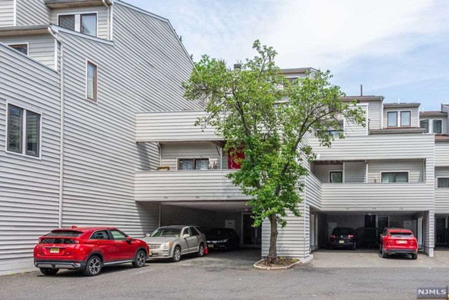 One of a kind, stunning 1 bedroom/1 bath townhome with lovely high-end upgrades throughout the unit. Features include hardwood floors, exceptionally beautiful kitchen with granite counters & stainless steel appliances,wood-burning fireplace, skylights, central AC/Heat. Enjoy the resort-like atmosphere with the beautiful pool area right at your doorstep! Sit back and relax on your spacious private terrace. Community offers amenities including 24hr security, walking/jogging/bicycle trails with over 50 acres to enjoy. Storage and parking as well. Easy NYC commute with transportation on site!