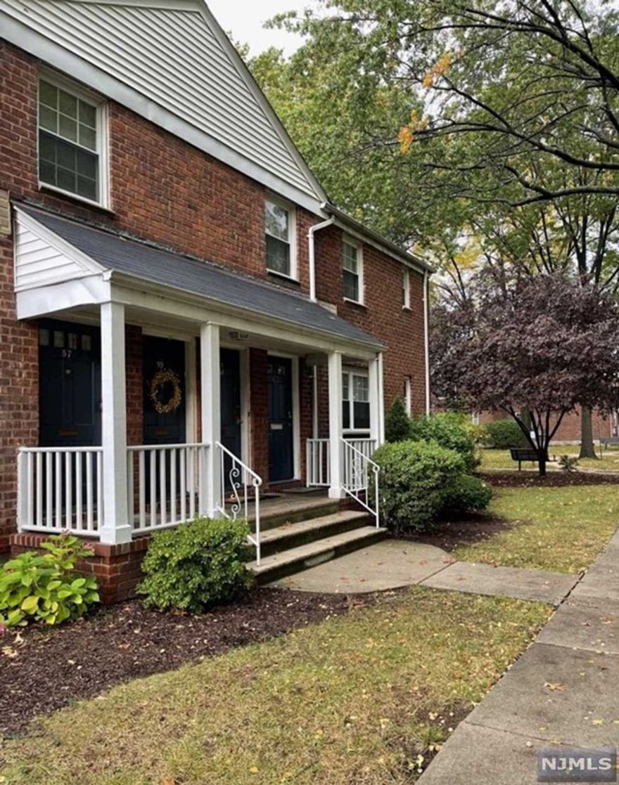 COMFORTABLE 1ST FLOOR ONE BR APT WITH HARDWOOD FLOORS. ONE PARKINF SPACE AND LAUNDRY FACILITIES AVAILABLE IN THE COMPLEX. CLOSE TO TRANSPORTATION. QUIET AREA WITH PARK LIKE GROUNDS. HEAT AND HW INCLUDED. NO SMOKING