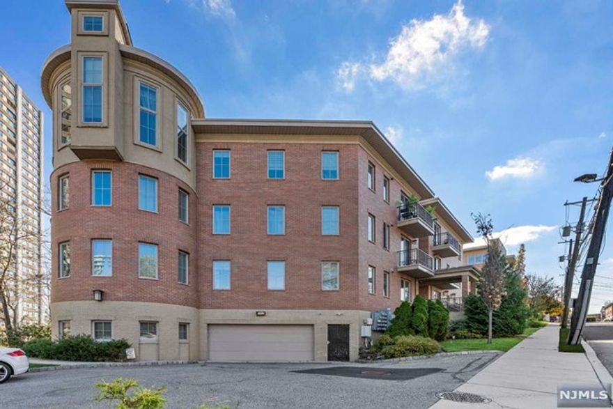 THE CHEN AGENCY represents: PALISADES POINTE II- Welcome to Residence 103. Boutique luxurious young condominium building on the boarder of Edgewater. Built by one of the areas finest builders. This open concept floor plan with an impressive 1187-sf has brookhaven kitchen cabinet, island, 9 foot ceiling, Oak floors, stainless steel appliances, crown molding, washer and dryer in unit, 2 parking spaces, extra storage, close to shopping and located just few steps to NYC transportation. A rare opportunity. Come and get it! Contact now for your private tour! SOPHIE KANG at 201-281-5593 or Sophie@ChenAgency.com OR JACOB LEE at 201-888-7979.