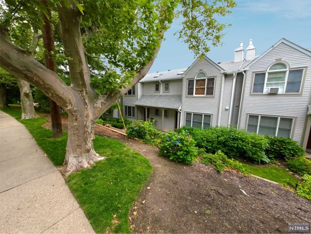 463 Undercliff Avenue 463