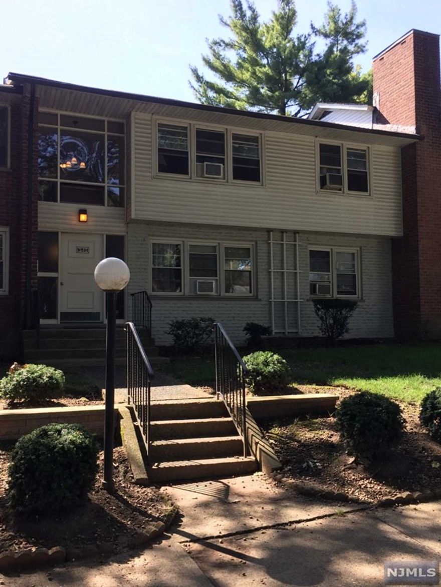 Large two bedrooms apartment located in a prime residential area of town. Very quiet but close to everything. Hardwood floor throughout, walk-ih-closet in master bedroom, new gas stoves and dish washer in eat in kitchen, private storage and laundry in basement. Heat, hot water and one parking space included in rent. Tenant pays first month rent, security deposit - 1.5 month, commission - 1 month.