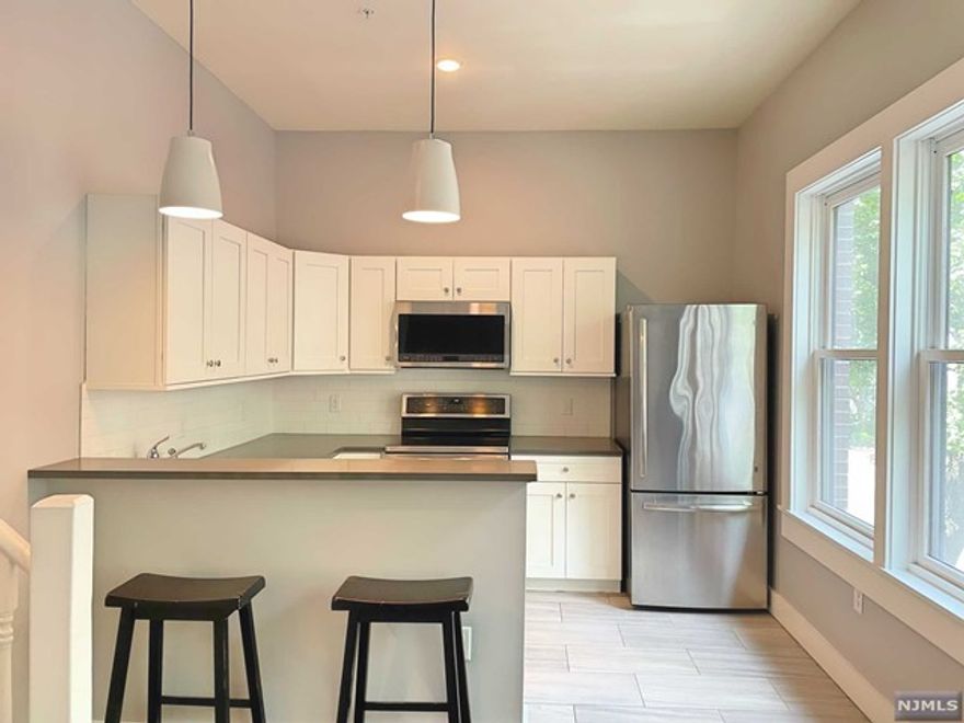 Welcome to the Vibrant Downtown Newark! This one bedroom / 1 bath unit features a beautiful kitchen w/ all stainless steel appliances & breakfast bar. Modern Bathroom & in unit washer & dryer.Ductless AC & heating units. LOTS of natural light! Close proximity to NYC transit, Whole Foods, Prudential center, restaurants, house of worships, & Rutgers/NJIT University. Permit on street parking permit requests can be made via city of newark. Don't miss this beauty!