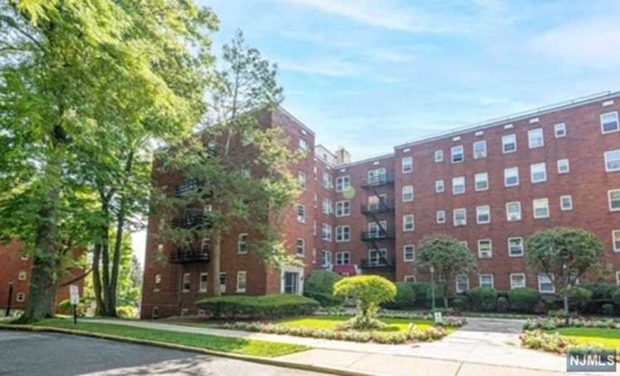 Welcome to this spacious one bedroom condo full of natural light in a mid-rise elevator building in the prime location of Fort Lee! Top Floor. Newly Painted. Heat and water are included. Plenty of closets, huge living room/dining room. One parking space (#64). Laundry in the basement of the building. Super convenient to Manhattan, GWB, parks and stores (24 hour ACME & H-Mart supermarket, Walgreen, and CVS). NYC bus around the corner. Convenient to major highways: NJ turnpike, I-95, route 4, route 46, Palisade Parkway and route 80. It is in a true move-in condition with low maintenance fee or as great investment.