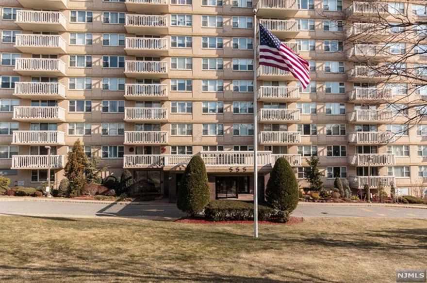 Updated 2 bdrm apartment converted into a 3 bdrm if desired. Seller will put back to a 2 if buyer requests. Majestic sunsets and NY view. Transit to NY and ferries at your doorstep.