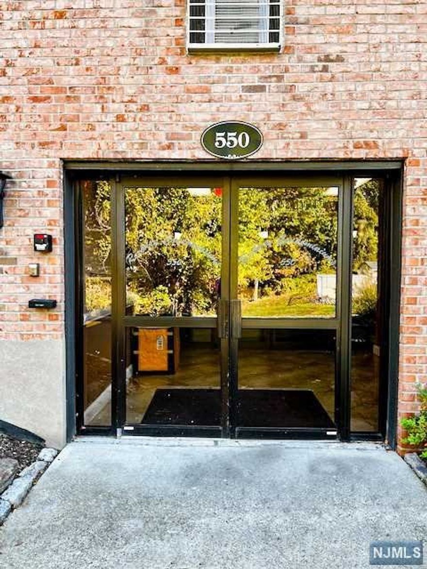 If you're looking for serene and gorgeous with amenities, then look no further. Amenities include - swimming pool, tennis court, gym and laundry on site. This rental has of your needs and then some. Exquisite, airy and bright. Includes private garage for 1 car and out door parking space for the 2nd car. Subject to building application. Available immediately!