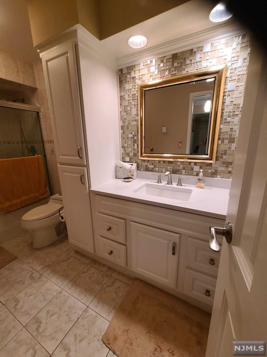 WELCOME TO THIS BEAUTIFUL BRIGHT ONE BEDROOM CONDO LOCATED IN LEDGEWOOD TERRACE. OPEN CONCEPT COMBINING LIVING ROOM AND DINING ROOM AND WITH SLIDING GLASS DOORS TO A PRIVATE TERRACE. KITCHEN IS MODERN AND UPDATED. KING SIZE BEDROOM WITH A LARGE WIC. HARDWOOD FLOORS THROUGHTOUT. WELL KEPT LANDSCAPED COURTYARD WITH ACCESS TO LARGE OUTDOOR POOL FOR SUMMER ENJOYMENT. EASY ACCESS TO NYC, CLOSE TO TRANSPORTATION SHOPPING AND LOCAL PARKS, PARKING SPOT INCLUDED. LAUNDRY LOCATED ON SITE.