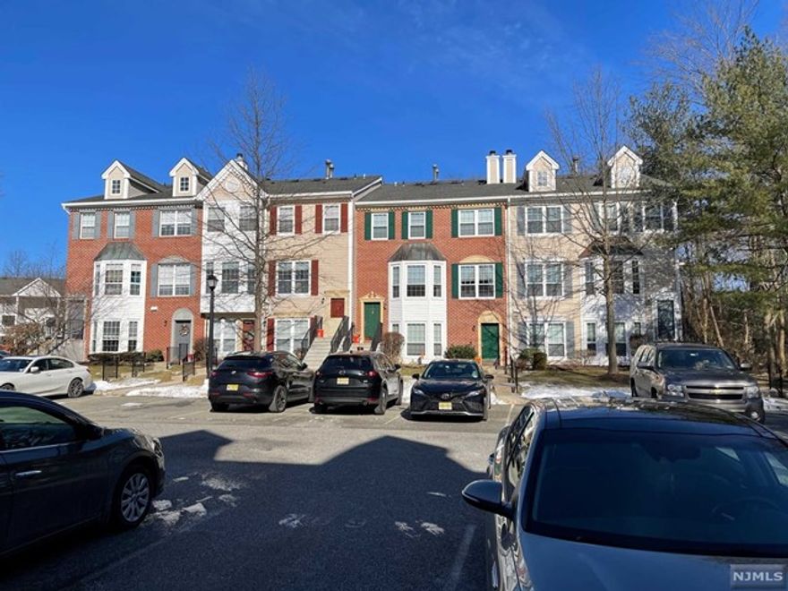 Welcome to beautiful Darlington Ridge. Light and Bright 1BR Condo End unit * ONE STEP * Parking space right in front of unit. Super clean. Newer carpeting and kitchen floor. Newer Windows and HVAC. Brand new Washer/Dryer. Quiet section. Enjoy the community heated pool, Tennis, Playground and Club house. Laundry in Unit. Enjoy Golf, Hiking and Skiing just minutes away. Super convenient to NYC transportation hub, dining, shopping, schools, library, corporate parks, major roads (Rts 17/287/87) only 20 minutes to Tappan Zee.