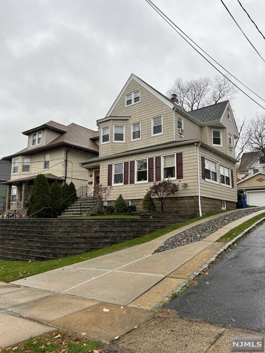 Great apartment conveniently located near shopping, houses of worship, restaurants, and transportation. One bedroom, and an additional room ideal for an office. Recently renovated eat in kitchen with stainless appliances, granite counters, and new cabinets. Hardwood floors, newer bathroom and attic storage space.