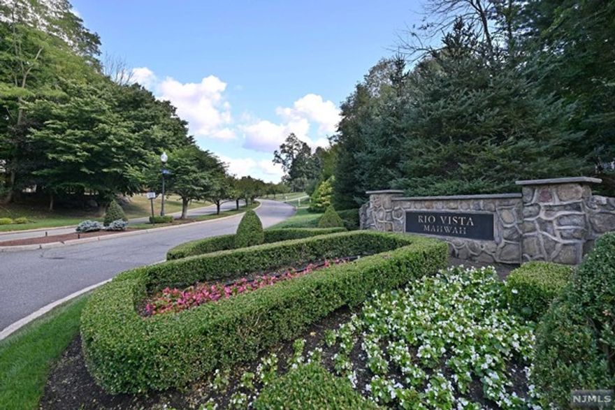 Much Sought After Walsh Hall Condo At Rio Vista.Original Owner.Spacious 1 Bedroom, 1 1/2 Bath.Unit Is Filled With Sunlight.Hardwood Floors.Chef's Custom Kitchen w/ Cherry Cabinetry,Granite Countertops,Breakfast Counter.Large Living Room/ Dining Room,Perfect For Entertaining.Powder Room.Large Master Bedroom Suite w/Double Closets.Master Bath Has Custom Vanity,Jacuzzi Tub,Separate Frameless Stall Shower.Convenient Laundry In Unit.Dramatic 9 Foot Ceilings, Giving A Very Spacious Feel.Tons of Parking.Extra Storage Bin in Basement. Walsh Hall Is Located In Rio Vista Development Which Offers An Amazing Lifestyle: Pool,Tennis,Basketball,Playground,Clubhouse,Rec Room w/Table Tennis,Billiards,Breathtaking Gardens & Fountains,Magnificent Views. It's Like Living On A Constant Vacation.Great Place To Come Home To!!!!