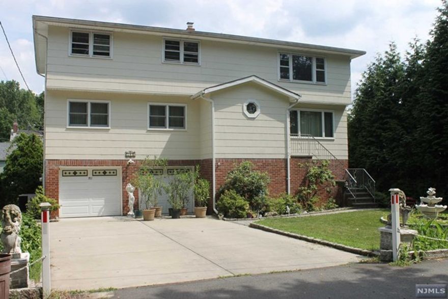 Spacious & Beautiful 2nd floor of 2 family home, 3 bedroom with 1 full bath,hardwood floors,gas stove, refrigerator, dishwasher all included. Kitchen with granite counter tops, Living Room/Dining Room. Great for NYC commuters and close to major highways, shops, schools, parks, restaurants and more ! no pets, no smoking, street parking, subject to application approval, credit report & proof of employment.