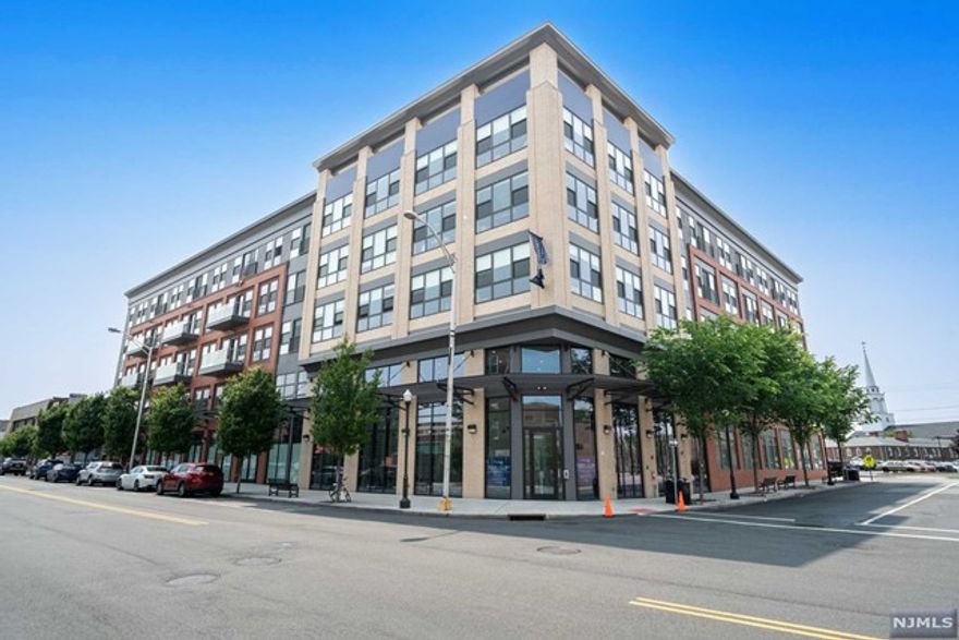 NO FEE! 1 MONTH FREE ON 13 MONTH LEASE! The Crossroads - Our residences feature open floor plans w/large kitchens, quartz countertops, s/s appliances, massive islands & custom light fixtures. Enjoy having laundry in-unit, walk-in closets & private balconies or Juliette terraces in select units. Free bike storage & garage parking available for add'l fee! Upon entering you are welcomed by a modern & inviting lobby w lounge areas & work spaces.Residents can enjoy our expansive resident lounge w game room, entertaining areas with wet bar, a 24hr fitness center, yoga room w virtual classes & an outdoor patio w lounge chairs. Only a few minutes to the train station, commuting to the city is a breeze. Located near the shopping district, restaurants & nightlife entertainment. Come be a part of what Hackensack has to offer. Photos of similar unit.