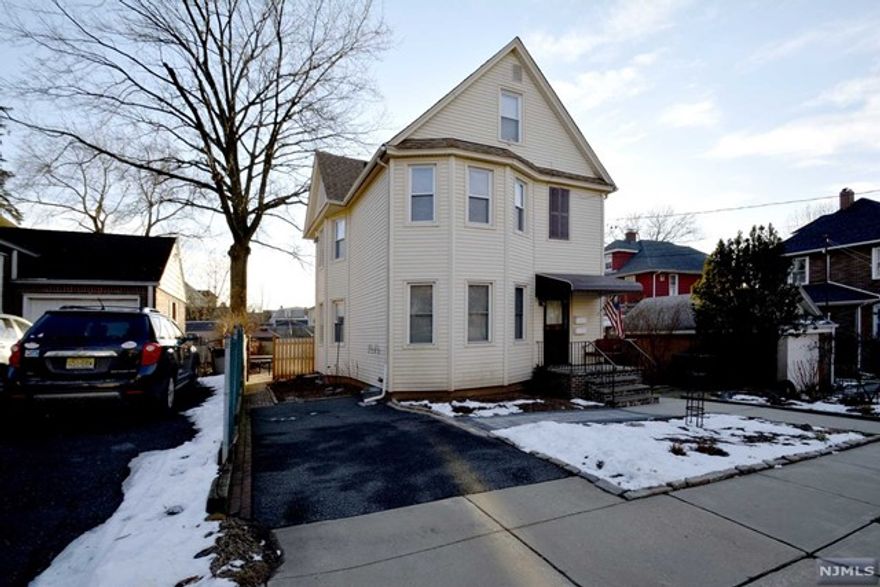 Beautiful one bedroom apartment in a private 2-family home. Close to everything.