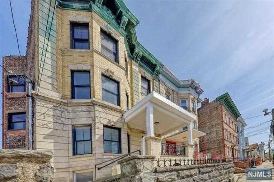 Totally-Renovated Unit! 4 bedrooms, 2 full custom bathrooms, on the third floor! A commuter's dream! Conveniently located minutes from NYC, public transportation, PATH train, shops and restaurants. This sun filled unit features an open floor plan perfect for entertaining guests in the large living room/ kitchen combo. Unit boasts approximately 10 ft ceilings, brand new gleaming oak hardwood floors throughout, custom white kitchen cabinets with leathered granite peninsula, stainless steel appliances, in unit washer/dryer and much more! 1 month Broker fee / 1.5 months security / credit check / income verification required.