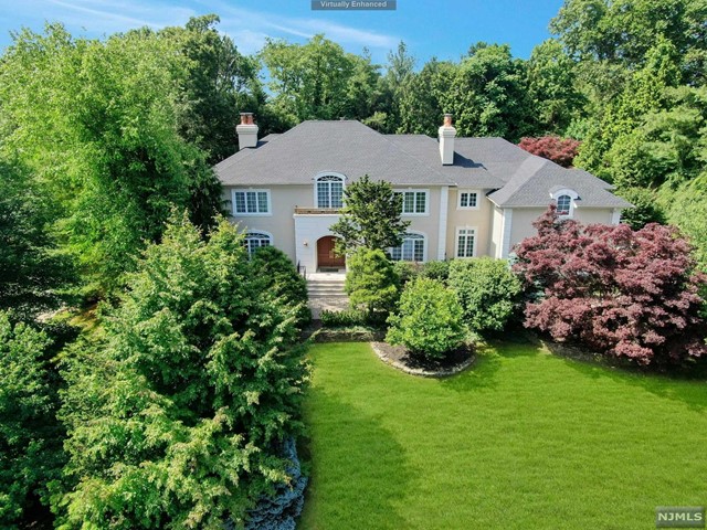 9 Hunter Ridge, Woodcliff Lake, New Jersey - 7 Bedrooms  
8.5 Bathrooms  
16 Rooms - 