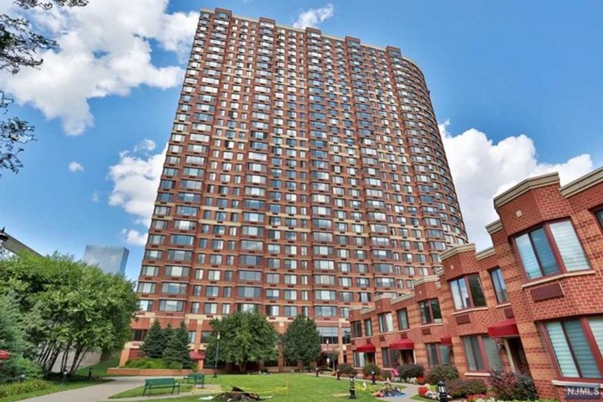 GREAT LUXURY, FULL-SERVICE, HI-RISE CONDO FOR RENT. MODERN, SPACIOUS AND BRIGHT 1 BDRM/1BATH UNIT. ONE OF THE BIGGEST 1BR UNIT / ALMOST 900 SQFT. OVERLOOKS GWB ON THE 15TH FLOOR WITH FORT LEE DOWNTOWN ACTIVITIES. ALL HARDWOOD FLOOR THROUGHOUT. BEDROOM HAS A VERY RARE, UNIQUE, BIG WALK -IN - CLOSET IN ADDITION TO REGULAR CLOSET SPACES. MODERN KITCHEN WITH GRANITE COUNTER TOP, WASHER/DRYER IN UNIT. ONE GARAGE PARKING INCLUDED. ***BUILDING AMENITIES INCLUDE 24HR DOORMAN/CONCIERGE, STATE OF THE ART FITNESS CENTER, OUTDOOR HEATED POOL W/ BARBECUE AREA, CHILDREN'S PLAY ROOM, LIBRARY, COMMUNITY ROOM & ON-SITE CAFE.*** CONVENIENT LOCATION FOR NY TRANSPORTATION. CLOSE TO SHOPS & NEW TOWN CENTER - HUDSON LIGHTS.