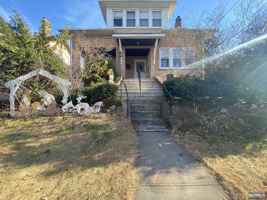 Ground level one bedroom apartment...ALL UTILITIES UNCLUDED...Laundry on site...parking space...Super good location in Paramus...call now for your showing...