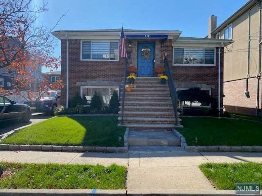 Beautiful, large, recently renovated 2 bedroom apartment with lots of natural light, great closet space, including a walk in and laundry in apartment. one year lease, credit check required, ready to move in. Street parking is always available. Super convenient for NY commuters with the bus and ferry bus right on the corner of Palisade. ALl utlities paid by landlord.