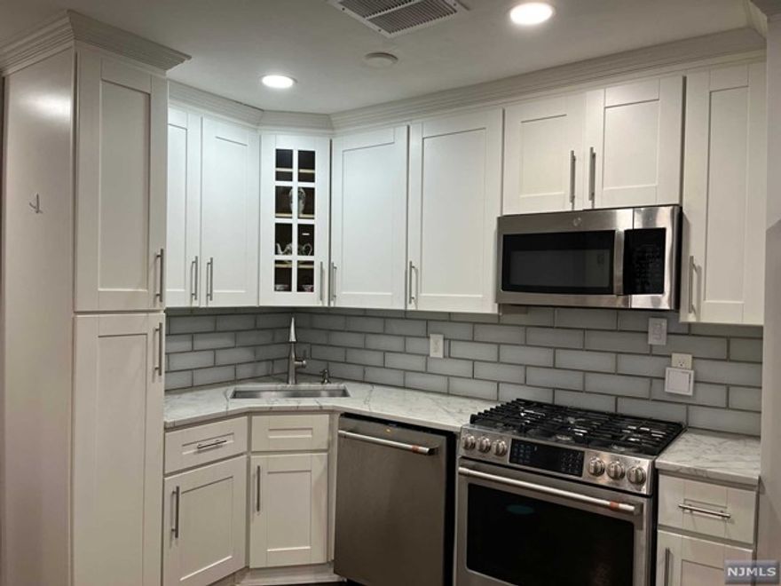 No steps! This charming 2 bedroom, first floor rental was fully renovated in 2021. The assigned parking space is located within steps of the unit. The rental features a living/dining room, kitchen, full bath, two bedrooms and in-unit laundry. Enjoy Timber Valley's pool in the hot summer months, as well as the vibrant town of Ramsey.