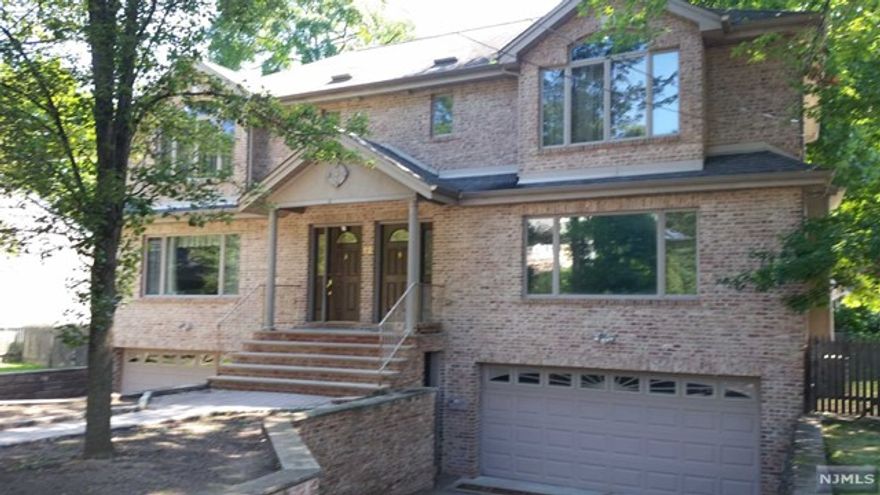 Walking distance to elementary,middle and high school. Newer duplex with granite kitchen.