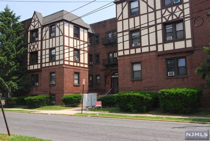 Third Floor Walk-Up Spacious 1 Bed - 1 Bath Available - The apartment building located in the heart of Bergenfield. Public transportation to New York is practically right outside the door! This quiet, inviting neighborhood features ample space with spacious bedrooms and ample closet space. Heat & Hot Water Included and parking space is available for an additional $75...Laundry on site... BLDG/APT Features:. *Hardwood Floors *Gas Range Stove *Heat and hot water included *Walking Distance to schools, library, movie theater and much more! *No Pets Allowed