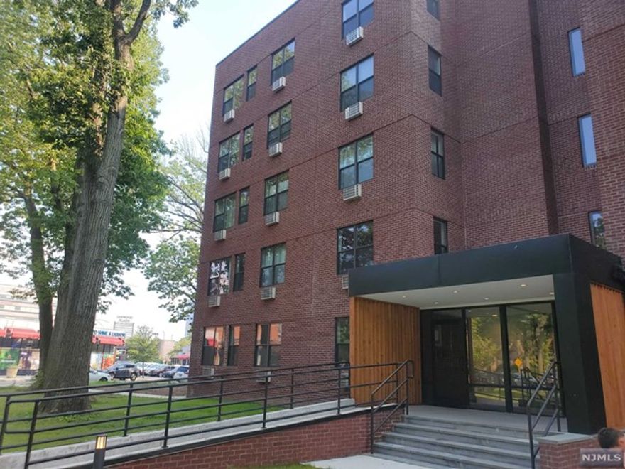 Welcome Home! This Brand New unit located in the desirable Linwood Park Community offers an Open Floor Plan, lots of natural lighting, granite countertops, spacious Master Bedroom, and so much more. Just minutes from the George Washington Bridge, and transportation to New York City. Make your appointment today!