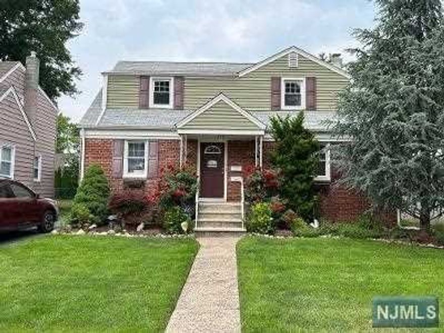 GLEN ROCK/HAWTHORNE BORDER Charming updated 2 Bedroom apartment with AMAZING VIEWS from an extra large private deck! This beautiful gem offers a newer kitchen with stainless steel appliances, open layout family room/dinning room, 2 bedrooms with closets and 1 full bath. Wall air conditioning units and ceiling fans. Lots of natural light and hardwood floors throughout. Extra large window sills for plants. Private 12*18 Deck for watching the sunrise/sunset and entertaining. Another landing deck. Two entrances into apartment, plus, plus, plus, plus! Wondering, charming, well kept apartment. Apartment living with the comfort of feeling like you are HOME! This unit is located in a wonderful neighborhood near a plethora of transportation. Plenty of off street parking in front of house (no permit required) Tenant pays own utilities. Landlord pays for water.