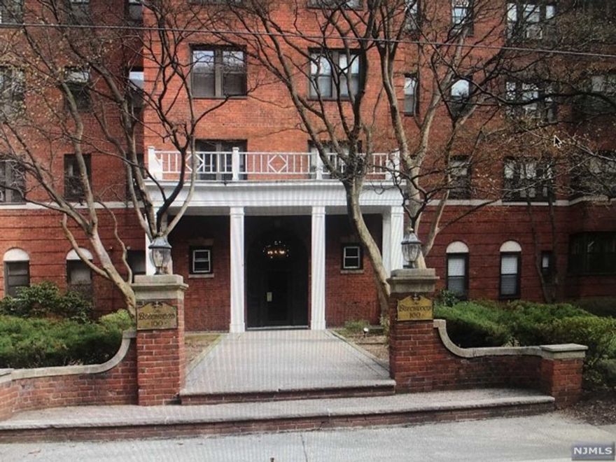 DECO Styled Building Nice size JR one bedroom hardwood floors.With Terrace Elevated building Freshly painted , refurbish hard wood floors, new vanity in BT .Clean original . Lr,Da,kit, bath . Heat and hot water included *1 parking space Close to NYC trans. Walk to hospital Laundry room in building NO Pets