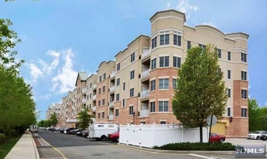 TOP FLOOR BUILDERS UNIT WITH ABSOLUTELY SPECTACULAR VIEWS OF THE GOLF COURSE & LAKE! BREATHTAKING & SPECTACULAR SUNET VIEWS FROM EVERY ROOM! YOU WILL NOT BE DISSAPPOINTED! UNIT COMES COMPLETE WITH FULL-SIZE WASHER & DRYER, GE PROFILE REFRIGERATOR & APPLIANCE, PRIVATE BALCONY, FACES WEST! GOURMET KITCHEN WITH GRANITE COUNTERTOPS & STAINLESS STEEL APPLIANCES, MARBLE TOPPED VANITIES IN THE BATHROOM & SO MUCH MORE! THIS IS A MUST SEE! TENANT MOVING OUT END OF MARCH.