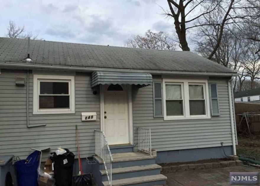 Cozy 1 Bedroom apartment with separate fenced entrance. TGreat open layout with an eat in kitchen and a nice sized bedroom. Offers off-street parking! Landlord provides taxes, parking, sewer fees. Tenant pays all utilities (gas, heat, water) 1 month broker fee paid by tenant. Credit/background check required. Available ASAP.