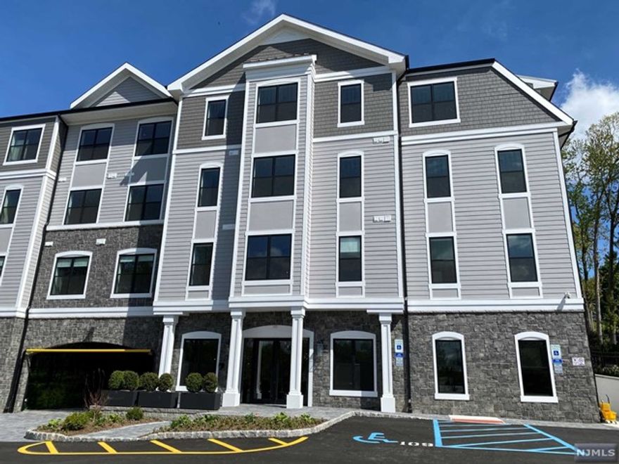 *Pricing: 15 Month Term. Lease must start before 12/1/22. Rental rate reflects three free months on a 15 month lease. Tenant pays gross rental rate of $4600 with the 2nd, 3rd and 4th full month of the lease free. With amenities curated for your convenience, our lobby welcomes you and your guests with a relaxing lounge to sip your morning coffee and then transition into your workday in one of our conference rooms. Squeeze in a workout in our state-of-the-art fitness center or perfect your swing in our golf simulator and finish out the evening with a movie in our surround sound theater or dine alfresco at one of our outdoor grilling stations. The Franklin is located just 20 miles outside NYC. *Select terms apply. Pricing and availability subject to change at anytime.