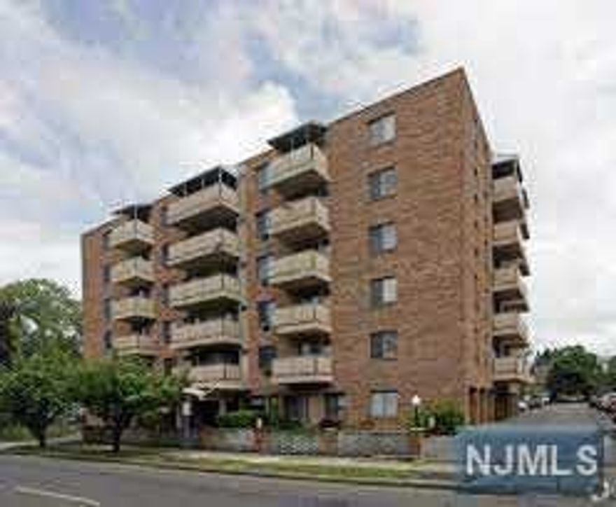 LARGE 1 BEDROOM APARTMENT FEATURING KITCHEN DINING 1 BEDROOM 1 BATH AND LOTS OF CLOSET SPACE. NEW RUG JUST INSTALLED. DOUBLE LARGE BALCONY OFF LIVING ROOM AND BEDROOM. CONVIENTLEY LOCATED SCHOLS, PARKM, SHOPPING AND HIGHWAYS. LAUNDRY FACILITY LOCATED ON PREMISES & 1 ASSIGNED PARKING. SECURITY CAMERAS THROUGHOUT, A MUST SEE