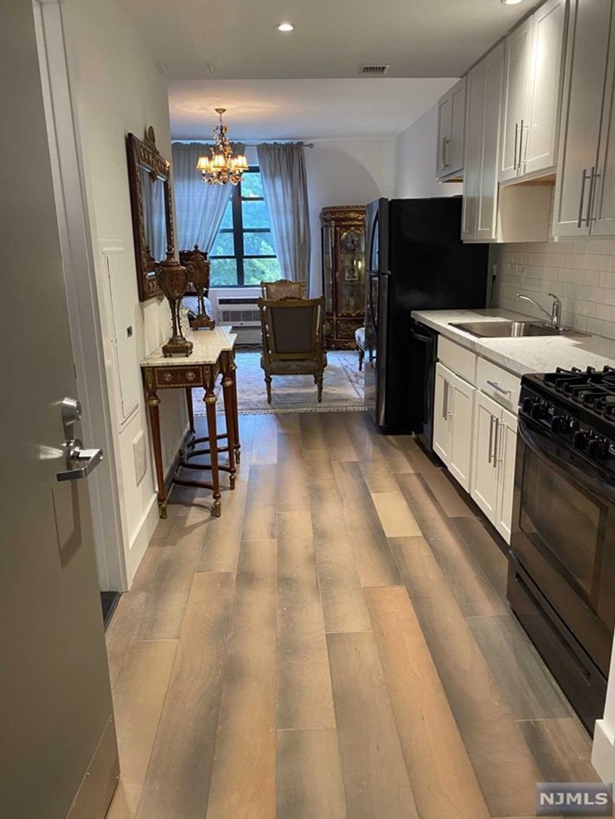 Newly built mid-rise co-op building in the Linwood Park complex is available for rent. This bright and elegant corner studio apartment on the third floor features a beautiful modern kitchen with large bedroom and large bath. The rent includes heat, hot water, and gas. The tenant pays electric only. Laundry available on site. Complex lot parking and ample street parking. Conveniently located to transportation to NYC or walking distance to the George Washington Bridge.