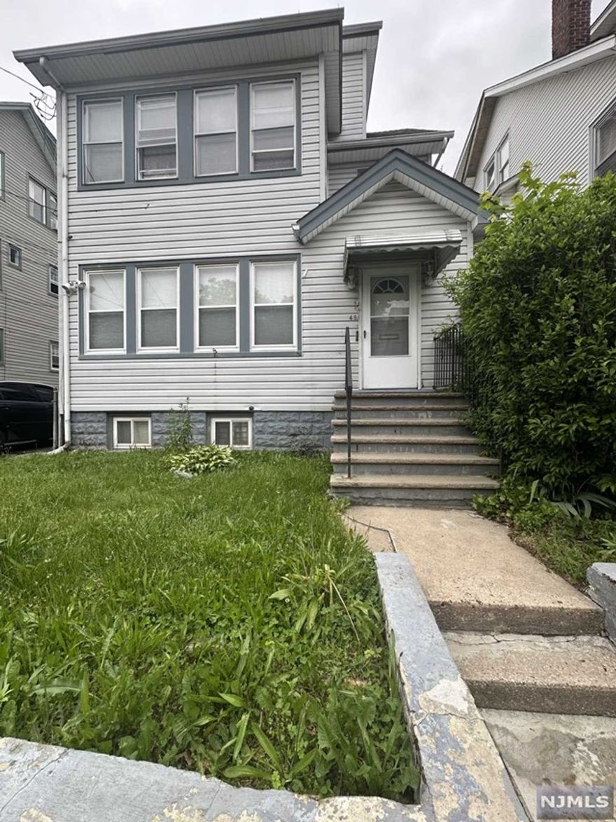 Well maintained two bedroom apartment. The front room can be used as a bedroom or as an office space. Both the living room and dining room are significantly large with high ceilings. This apartment also features a kitchen, bathroom, and additional closet space in the hallways. It is located on a quiet street, off of south orange avenue, next to Seaton Hall University. Visit this unit and visualize your next apartment.