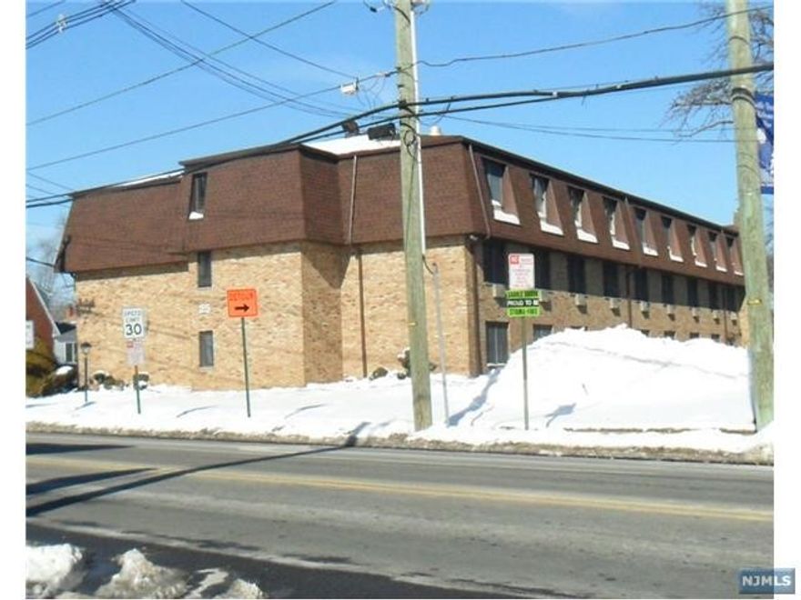 Well kept CONDO IN LOVELY SADDLE BROOK CLOSE TO ALL MAJOR HIGHWAYS AND TRANSPORTATION! TAXES AND MAINTANANCE WHICH INCLUDES HEAT AND HOT WATER ARE VERY LOW. BUILDING OFFERS SECURITY WITH INTERCOMS,ELEVATOR AND COIN OP LAUNDRY! SEE FOR YOURSELF!