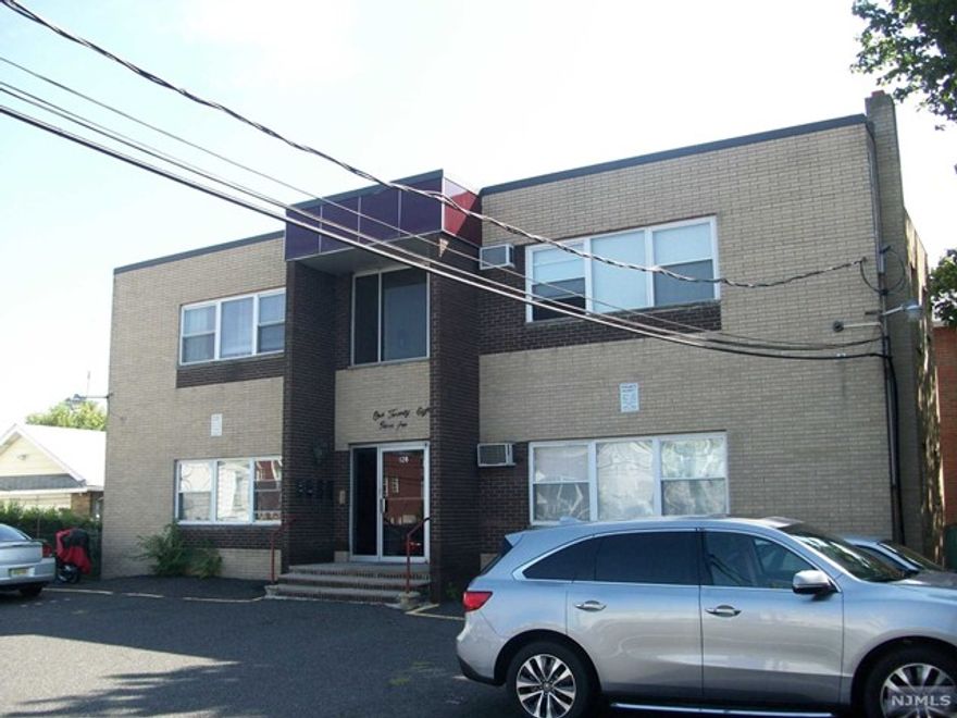 One bed on the 1st floor, hardwood floor, tenant pay all utilities except cold water, parking, coin laundry, no pets allow, REQUIRED CREDIT CHECK-INCOME PROVE.