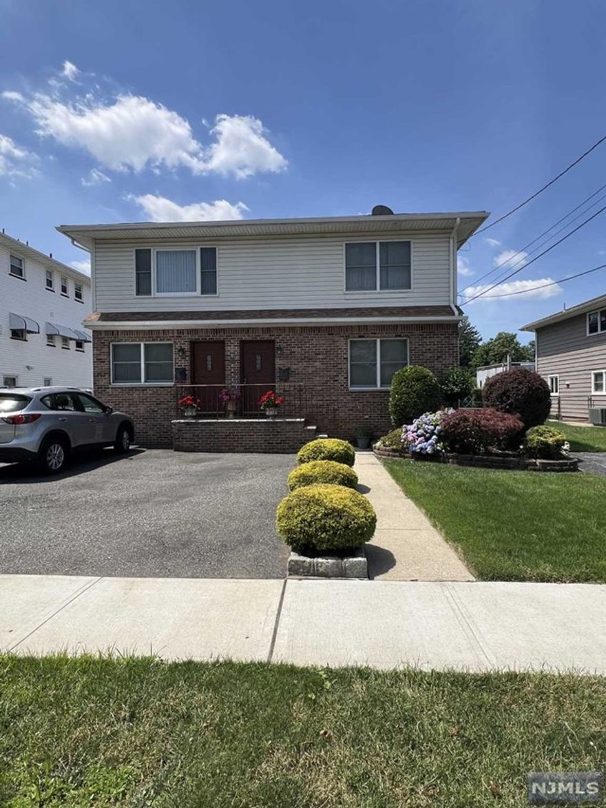 Beautiful apartment is close to transportation, shopping, and parks. LOCATED IN QUIET RESIDENTIAL AREA< Freshly painted throughout. Updated eat in kitchen, bath, hardwood floors, LR, DR, 3BRS, FULL BATH,MEIK, Central Air Conditioning. JUST MOVE RIGHT IN