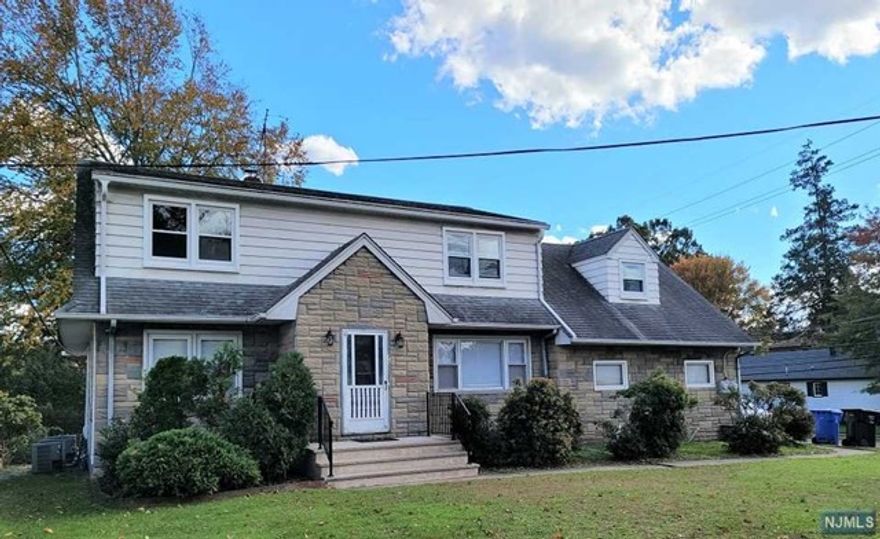 ** BRIGHT AND SPACIOUS 2ND FLOOR. ** VERY WELL MAINTAINED 2 FAMILY WITH SEPARATE ENTRANCE, UPDATED FULL BATH AND NEWER KITCHEN WITH BRAND NEW LG APPLIANCES.FRESHLY PAINTED...THERE IS A KING SIZE MASTER BEDROOM AND TWO OTHER NICE SIZE BEDROOMS.CENTRAL AIR, NEW BLINDS, LAUNDRY IN BASEMENT AND 1 car garage with ample parking spaces on driveway. Lawn Care by Landlord. Due at Lease signing: FIRST MONTH RENT, 1.5-MONTH SECURITY, A 1-MONTH BROKER FEE. CORNER OF CUL-DE-SAC. GREAT COMMUTE TO NYC. NO PETS, NON-SMOKING ENVIROMENT.REQ; CREDIT CHECK, PROOF OF INCOME OR FUNDS AND INTERVIEW.