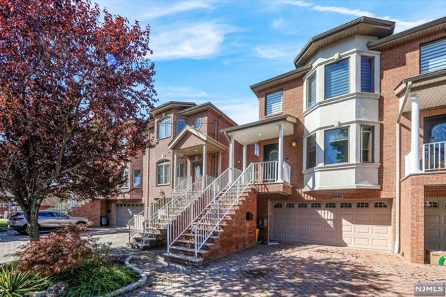 WELCOME TO THIS UNIQUELY DESIGNED 4 BEDROOM, 3 FULL BATH UNIT ON NICE RESIDENTIAL STREET. THIS UNIT HAS NICELY DEVIDED INTO TWO LIVING AREA, PERFECT FOR EXTENDED FAMILY.NEW KITCHEN WITH 10' ISLAND,BUILT IN WINE COOLDER,NEW FRIDGE AND STOVE. EACH BATHROOM HAS NEW VANITY, NEW LED MIRROR AND LIGHT FIXTURES. BUFFED AND POLISHED GLEAMING HARDWOOD FLOOR THROUGHOUT THE HOUSE. NEW BUILT IN FIREPLACE WITH DECORATIVE CLOCK.