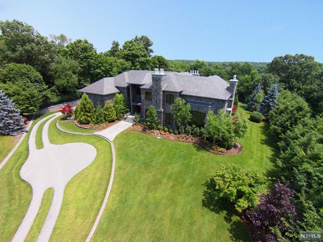 64 Stony Ridge Road, Saddle River, New Jersey - 5 Bedrooms  
7.5 Bathrooms  
14 Rooms - 