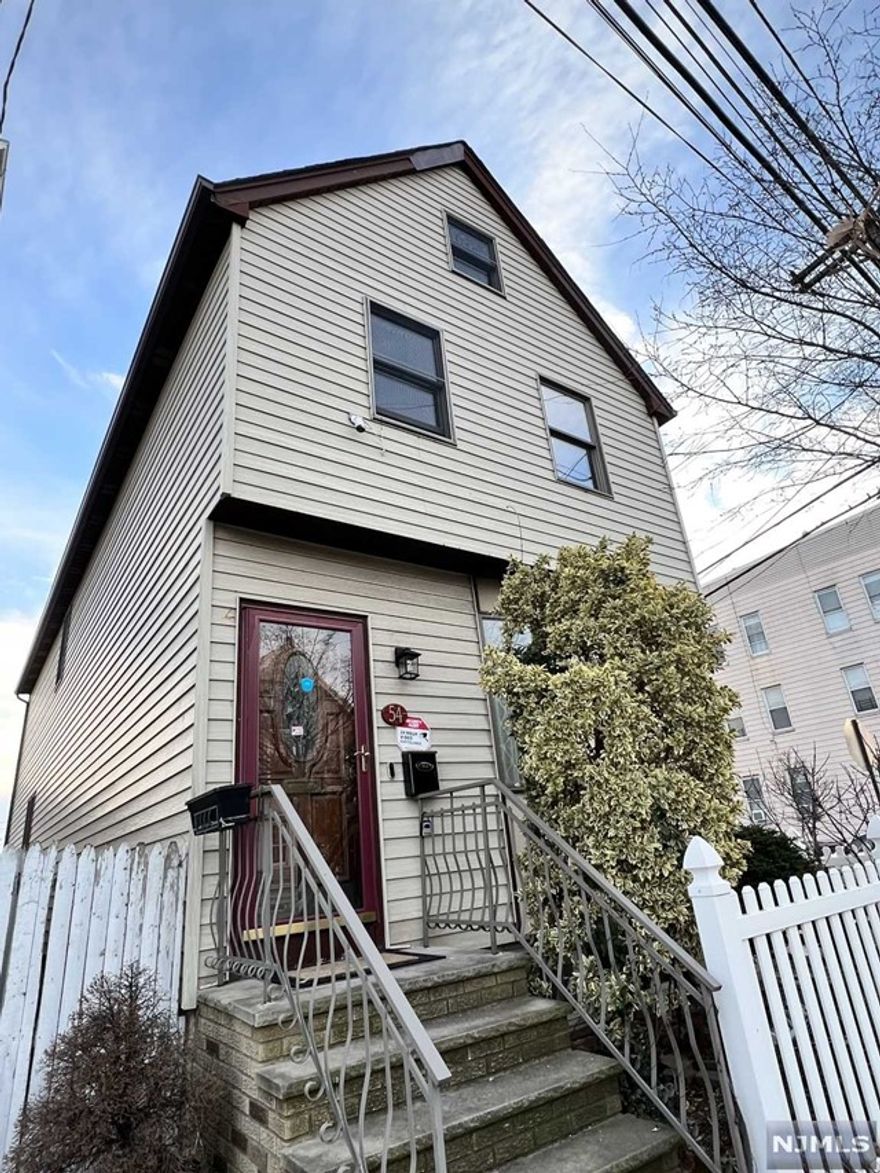 This beautiful two floors of living with 3-bedroom, 2-bathroom rental house features a semi-finished basement, a washer and dryer, and a one-car garage. Located in a convenient location, it is close to New York's public transportation options making it easy to get around New York city. This spacious and comfortable home is the perfect choice for families or individuals who want to enjoy the comfort, quiet, and convenience, while being close to the excitement of New York city. 1 Pet conditional. 1 car garage. Showings only Tuesday, Thursday and Saturday.