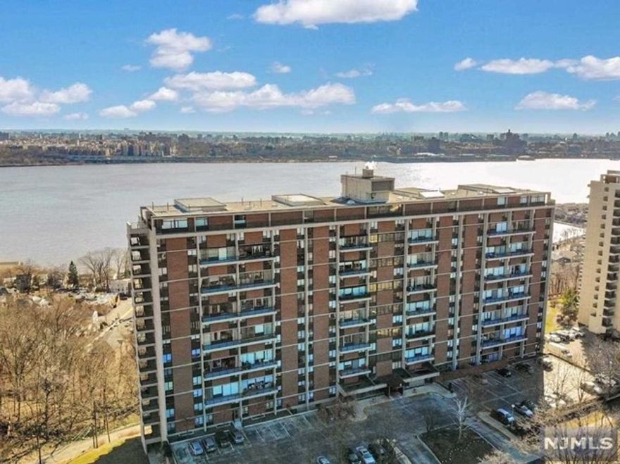 WHY RENT WHEN YOU CAN OWN. MAKE THIS SPACIOUS ONE BEDROOM WITH BATH WITH DINING ROOM AND LIVING ROOM WITH SUNSET VIEWS. FLOOR TO CEILING WINDOWS. BEAUTIFUL PARQUET FLOORS, STAINLESS STEEL APPLIANCES. GREAT CLOSET SPACE. DECK PARKING. COUNTRY CLUB LIVING WITH FITNESS ROOMS IN EACH BUILDING. TWO POOLS, TWO TENNIS COURTS ONE WITH PICKLE BALL, BBQ'S, 24 HOUR DOORMAN, BEAUTIFUL MANICURED GROUNDS. CONVENIENCE STORE ON PREMISE.