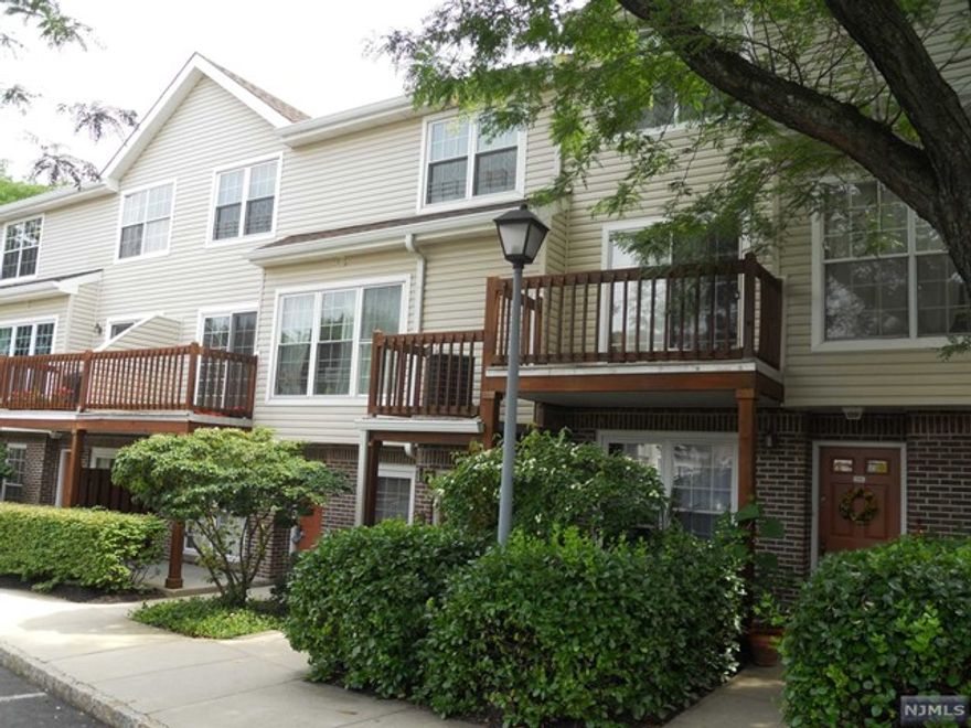 Westgate condominium.Gated community.Chelsea model on 1st floor.Mostly renovated such as new kitchen with new appliances,new laminated hardwood floors,refinished bathroom with new sink,fresjly painted.Ready to move-in.Indoor swimming pool and gym in the complex.outside one parking space.Plenty of visitors parking spaces in the complex.There's back entrance for residents only besides front entrance from Rt 46.Easy commute to NYC.2 bedrooms,1 full bathroom.