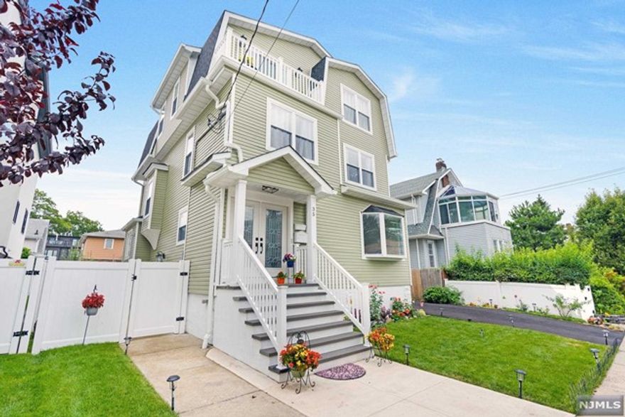 Situated in Bergen County's prime neighborhood, this untouched first-floor apartment is a beacon of contemporary luxury. At its heart, a state-of-the-art eat-in kitchen fitted with the latest stainless steel appliances transitions into a sunlit living room. Two airy bedrooms and a modern bathroom complete this floor, enriched by gleaming hardwood floors. But the crowning feature? Direct access to a massive, beautifully manicured backyard, perfect for relaxation or entertainment. Below, a versatile bonus room is enriched by a full bathroom and a dedicated side entrance. Modern laundry needs are met with a top-notch washer/dryer, and ample storage ensures tidiness. With three separate entrances (front, rear, side), convenience is maximized. Just a block from Palisade Ave, transportation is effortless ideal for commuters. Enjoy proximity to the NYC skyline, major highways, shopping centers, parks, renowned schools, and worship places.