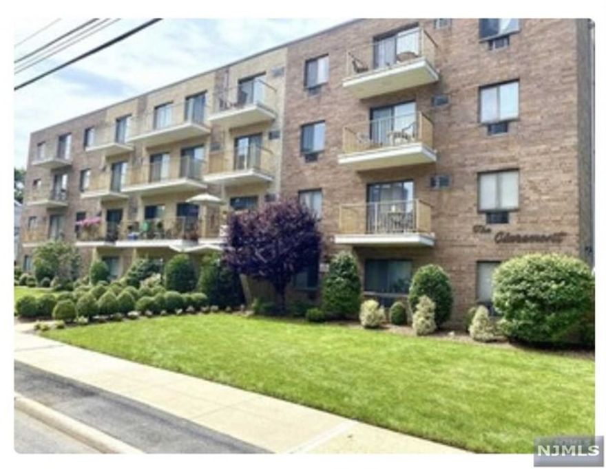 First Floor One Bedroom Condo in Quiet Mid-Rise. Low Maintenance includes Heat and Hot Water. Close to Transportation. Close to Shopping and Restaurants. Great Tenant occupied. Lease expires 11/30/2023 rental income $1400.00 a month.
