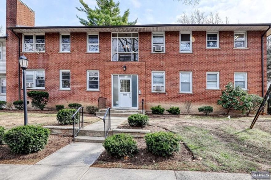 Fully renovated spacious 2 bedroom with hi-ceilings, hardwood floors modern kitchen with quartz countertops and ss appliance Spacious two-bedroom condo in Park Hill Complex. Perfect location, beautiful street, park across the street. Updated kitchen, and bathroom. Newer windows, hardwood floor throughout. Heat, water, and parking space are included in maintenance. Close to NYC transportation, shopping, and places of worship. Association doesn't comply with FHA, Fannie, or Freddie loans. Heat. water included.Owner has Real estate license.